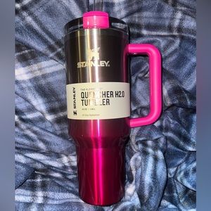 Stanley Valentine Barbie PINK camelia 40 oz Quencher H2.0 Tumbler Rare Limited